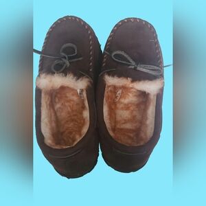 Cozy Faux Fur Lined Slippers. https://www.facebook.com/share/r/1NdJ7xny5G/